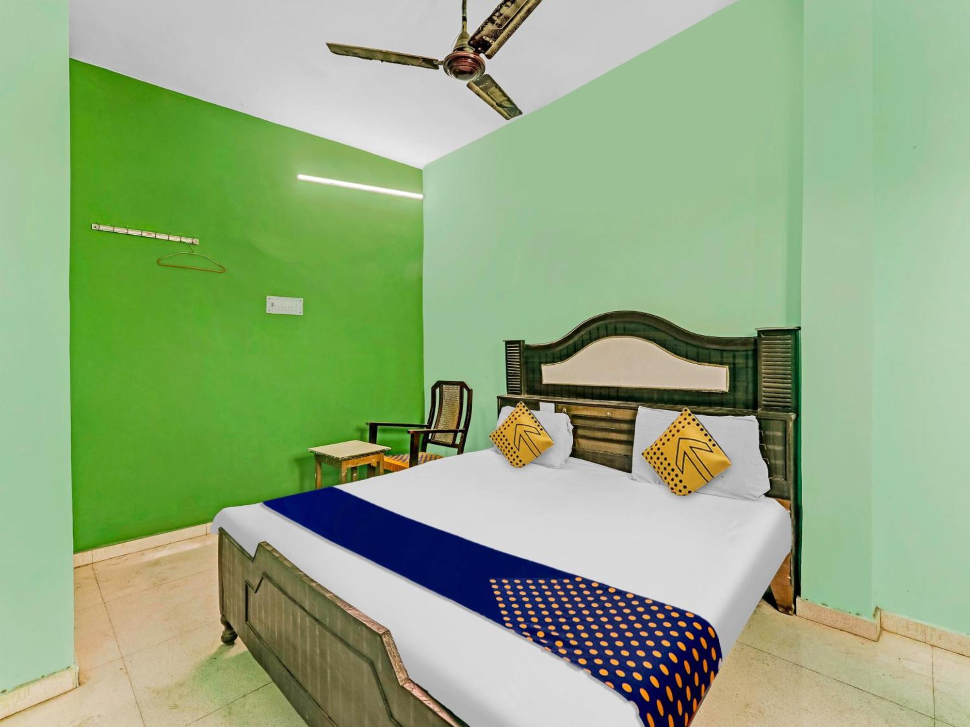 Spot On 81122 Saket Honest Hotel Ayodhya Exteriör bild